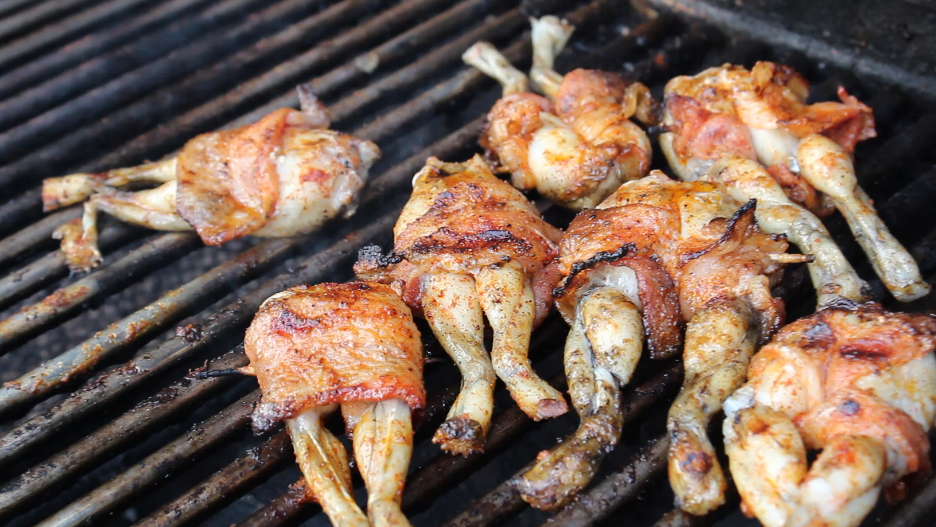 Frog Legs on The BBQ - Barbecue Tricks